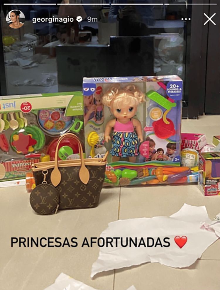 ABSURDALNIE drogi prezent dla 6-letniej córki Cristiano Ronaldo