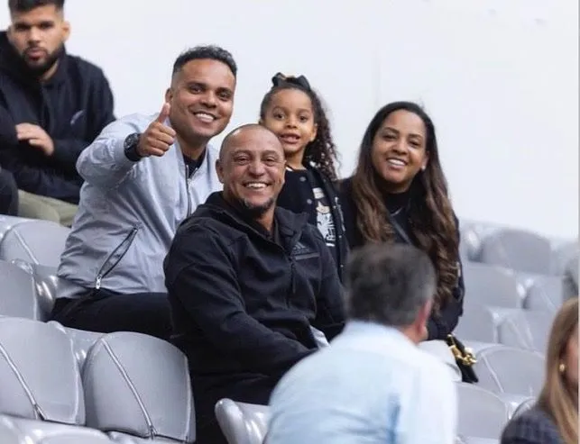 Roberto Carlos z rodziną Rodrygo na trybunach w Monachium