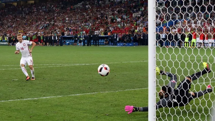Równo 8 lat temu Polska odpadła w 1/4 finału Euro 2016 po rzutach karnych z Portugalią